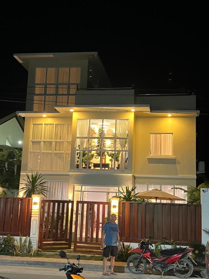 Rich-Vania Suites เจเนอรัลลูนา ภายนอก รูปภาพ